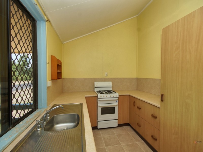 121 Taylor Street, Tully Heads QLD 4854