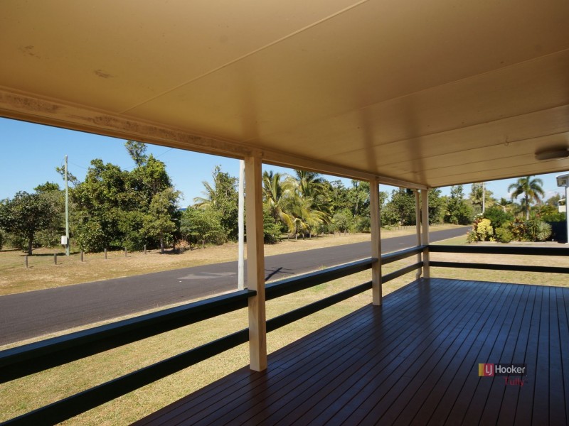 121 Taylor Street, Tully Heads QLD 4854