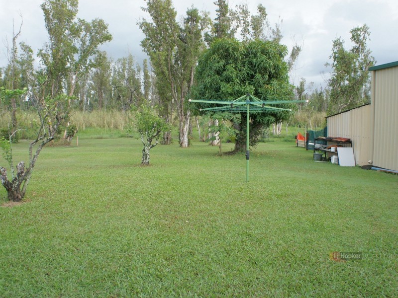 121 Taylor Street, Tully Heads QLD 4854