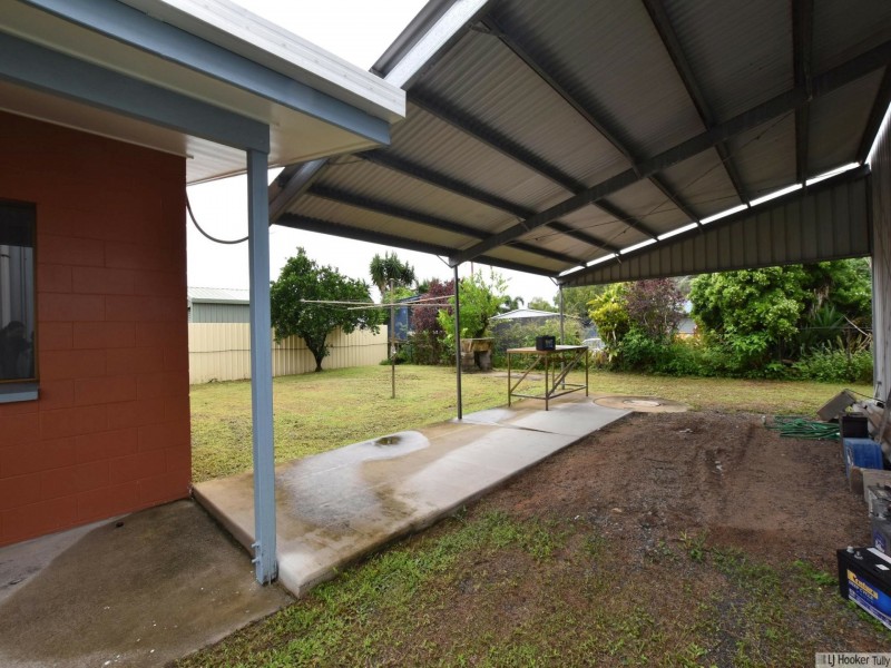 10 Casuarina Street, Tully Heads QLD 4854
