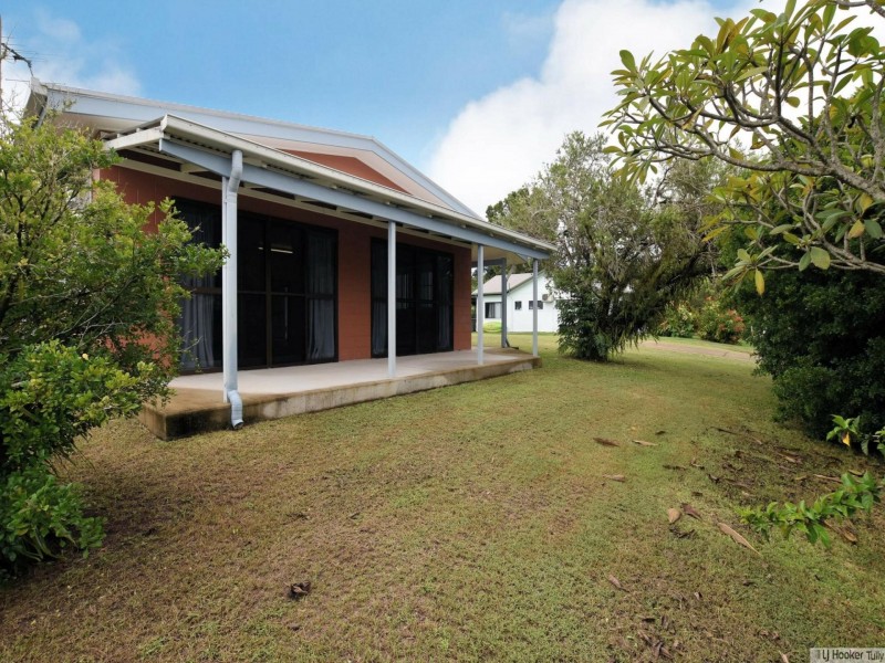 10 Casuarina Street, Tully Heads QLD 4854
