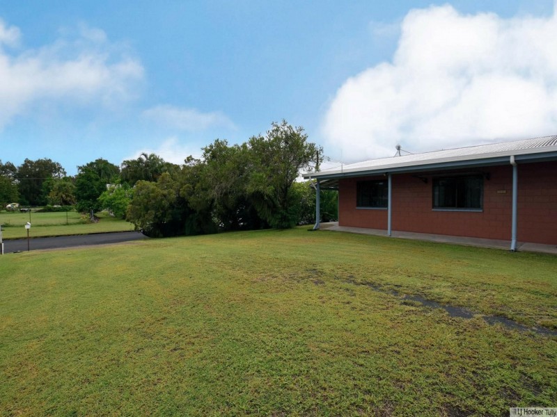 10 Casuarina Street, Tully Heads QLD 4854