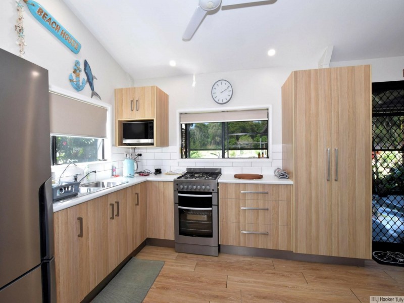 16 Muir Street, Tully Heads QLD 4854