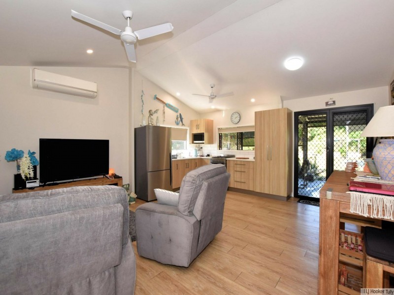 16 Muir Street, Tully Heads QLD 4854