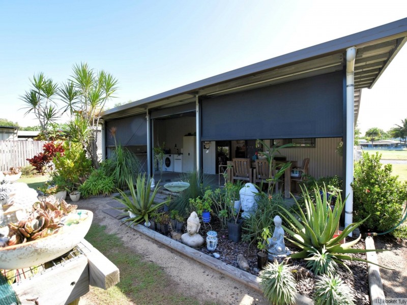 16 Muir Street, Tully Heads QLD 4854