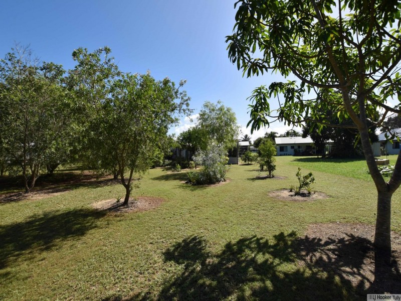 16 Muir Street, Tully Heads QLD 4854