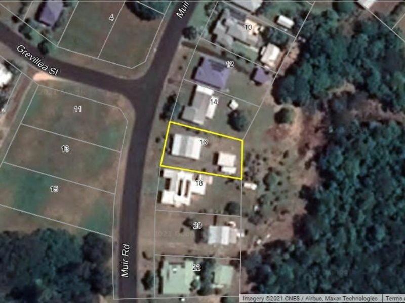 16 Muir Street, Tully Heads QLD 4854