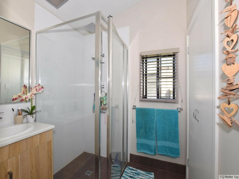 16 Muir Street, Tully Heads QLD 4854