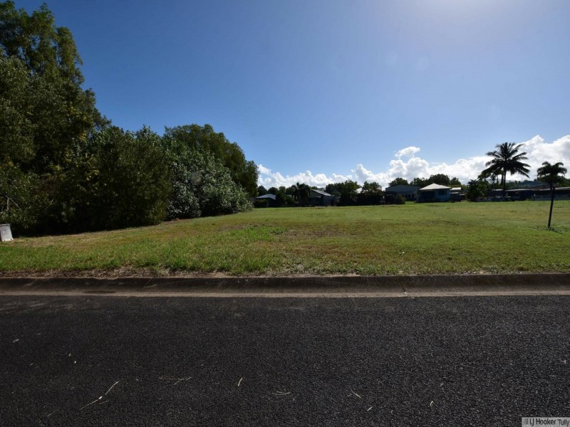 15 Muir Street, Tully Heads QLD 4854