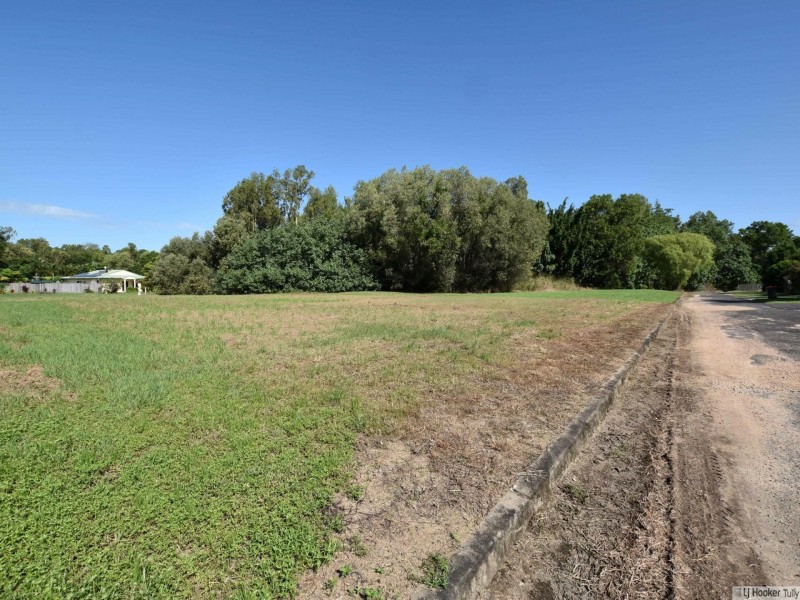 15 Muir Street, Tully Heads QLD 4854