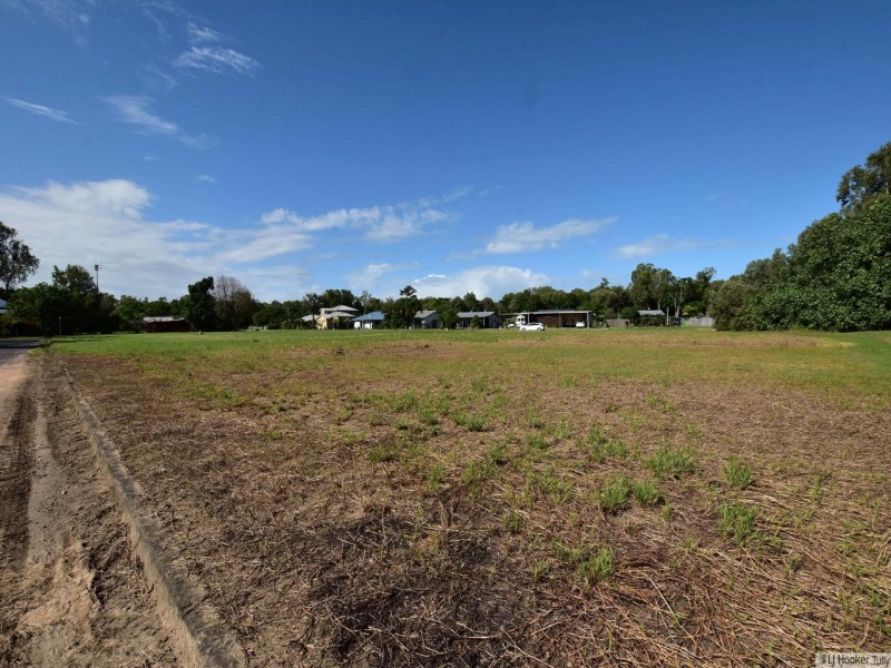 15 Muir Street, Tully Heads QLD 4854