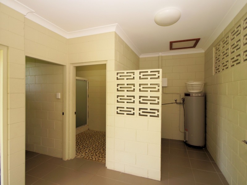 9 Henry Street, Tully QLD 4854