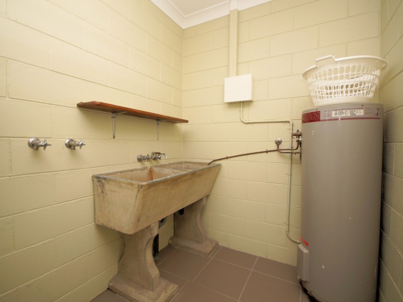 9 Henry Street, Tully QLD 4854