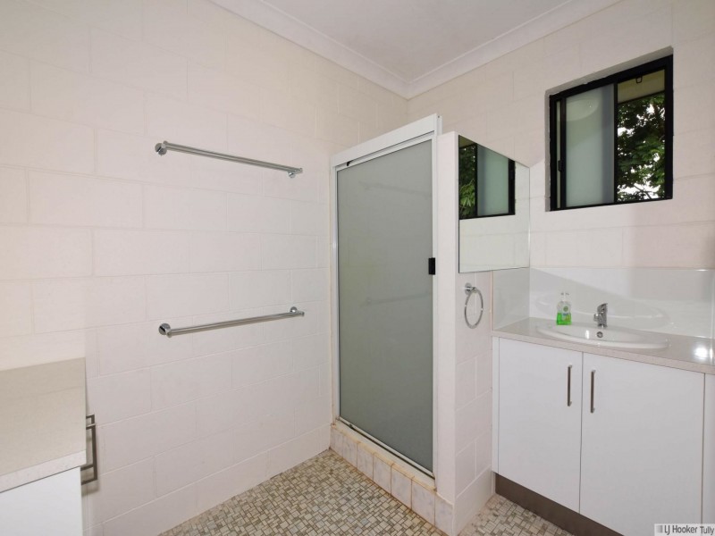 9 Henry Street, Tully QLD 4854