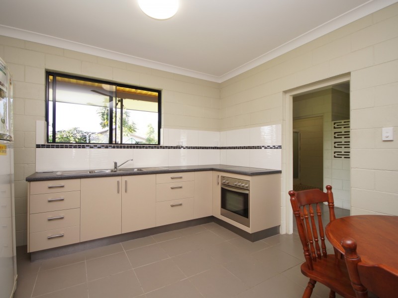 9 Henry Street, Tully QLD 4854