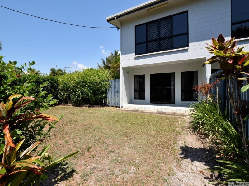 117 Taylor Street, Tully Heads QLD 4854