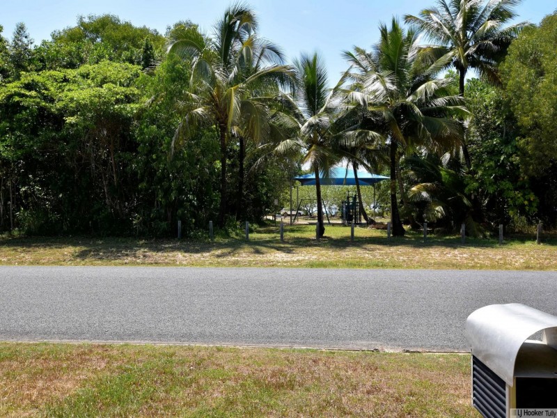 117 Taylor Street, Tully Heads QLD 4854