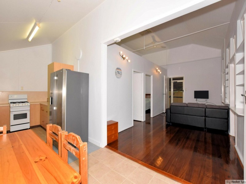 121 Taylor Street, Tully Heads QLD 4854