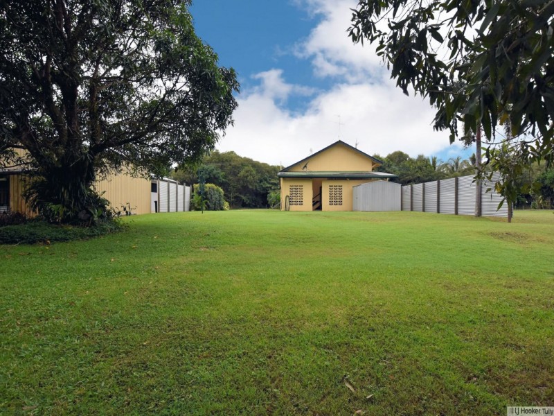 121 Taylor Street, Tully Heads QLD 4854