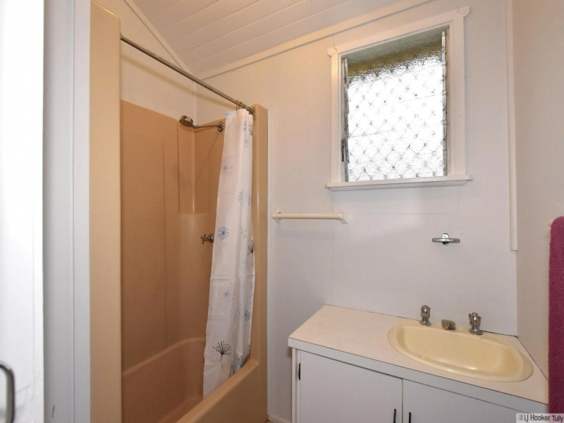 121 Taylor Street, Tully Heads QLD 4854