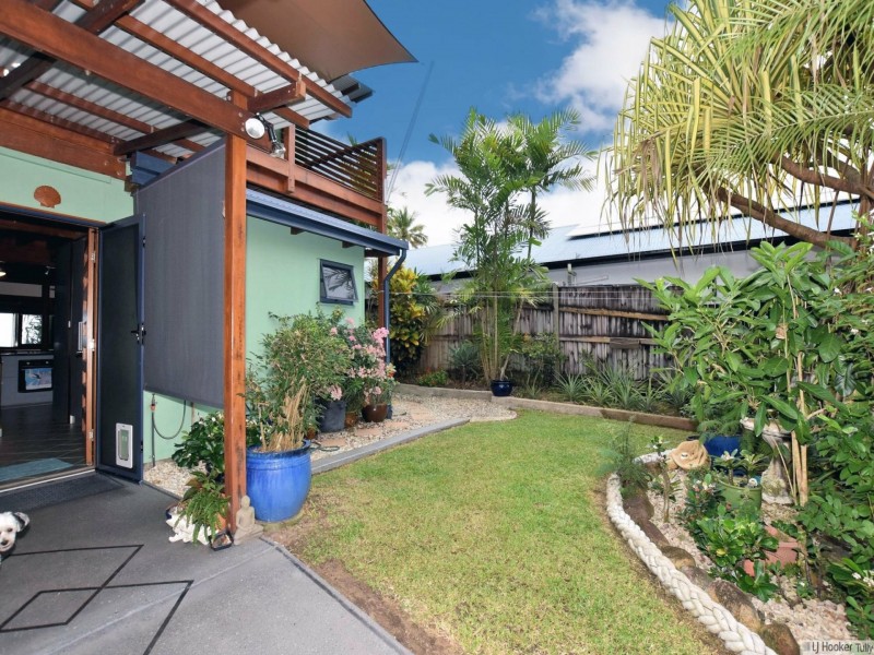 42 Luff Street, Hull Heads QLD 4854