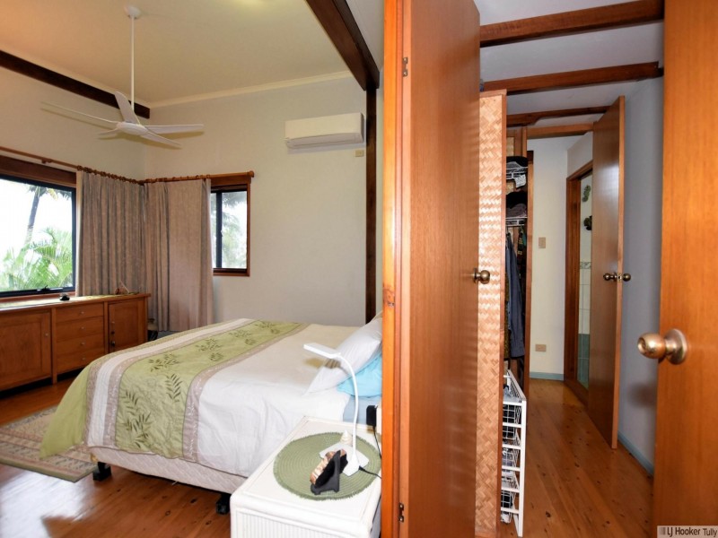 42 Luff Street, Hull Heads QLD 4854