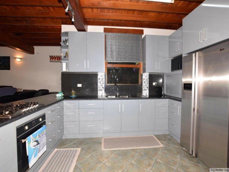 42 Luff Street, Hull Heads QLD 4854