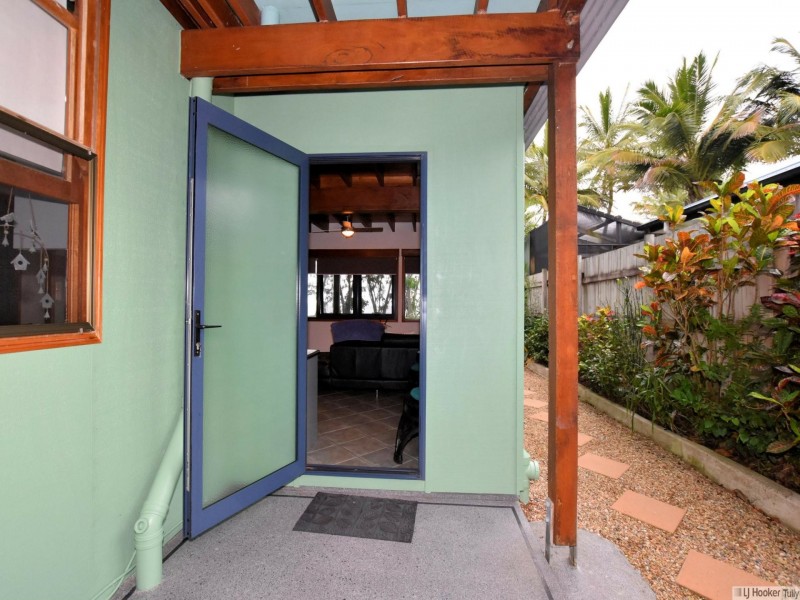 42 Luff Street, Hull Heads QLD 4854