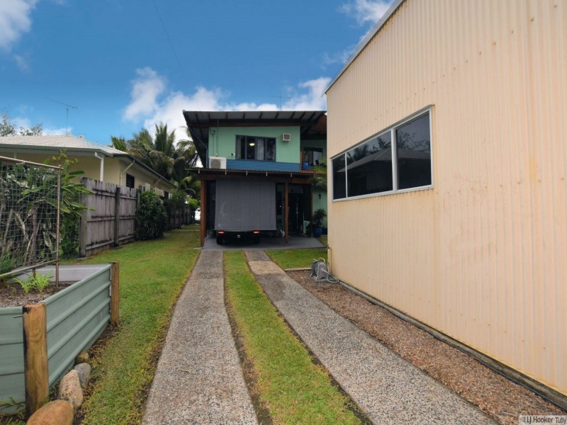 42 Luff Street, Hull Heads QLD 4854