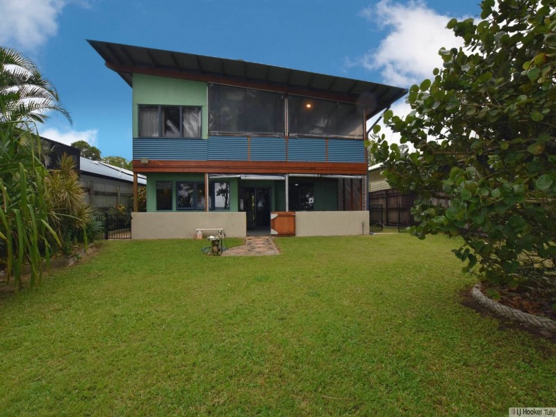 42 Luff Street, Hull Heads QLD 4854