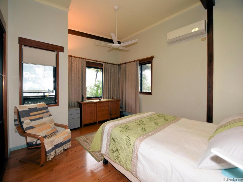 42 Luff Street, Hull Heads QLD 4854