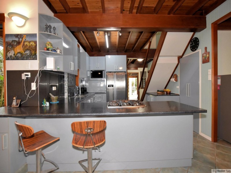 42 Luff Street, Hull Heads QLD 4854