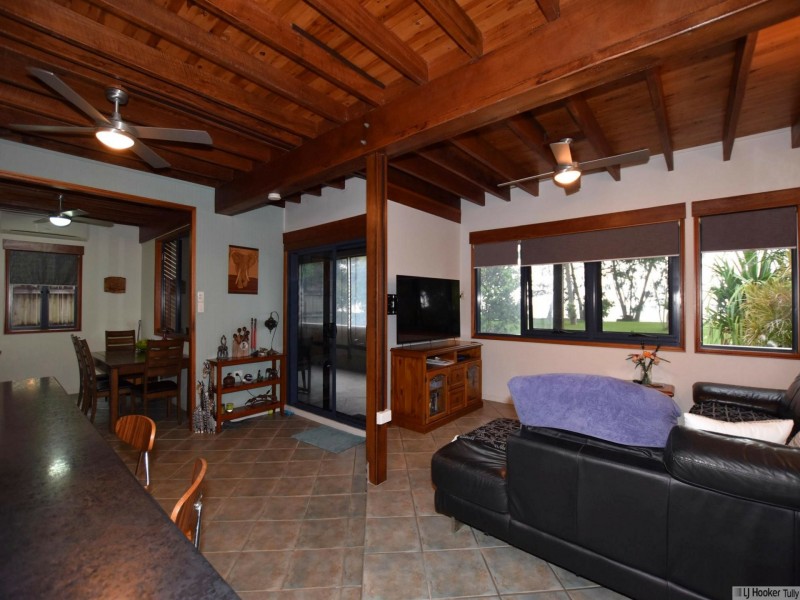 42 Luff Street, Hull Heads QLD 4854