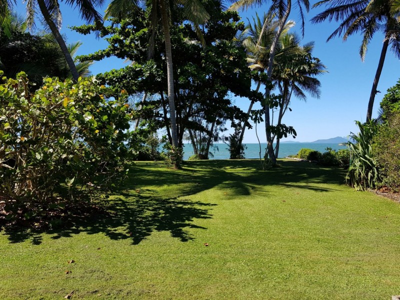 42 Luff Street, Hull Heads QLD 4854