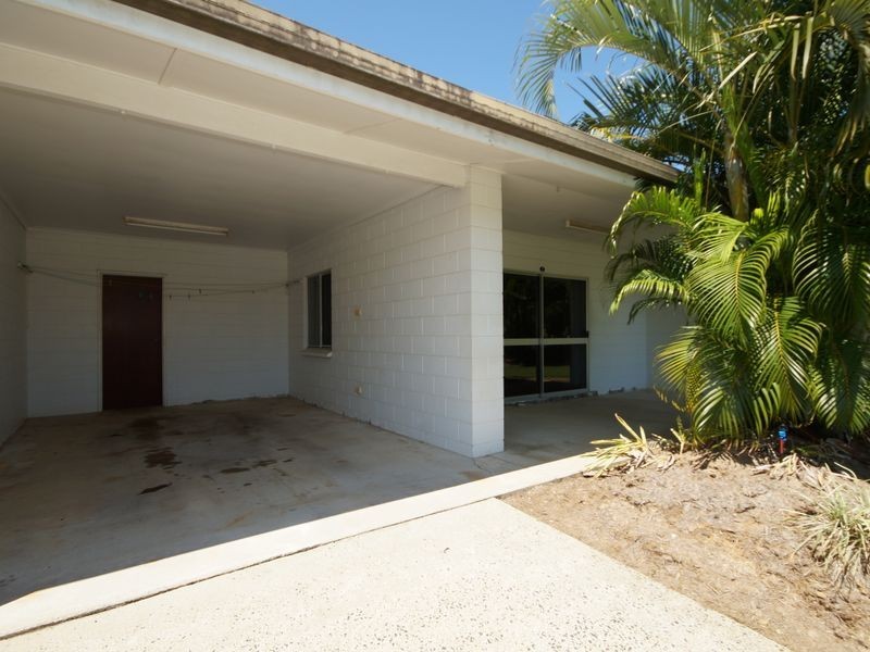 2/13 Cairns, Tully QLD 4854