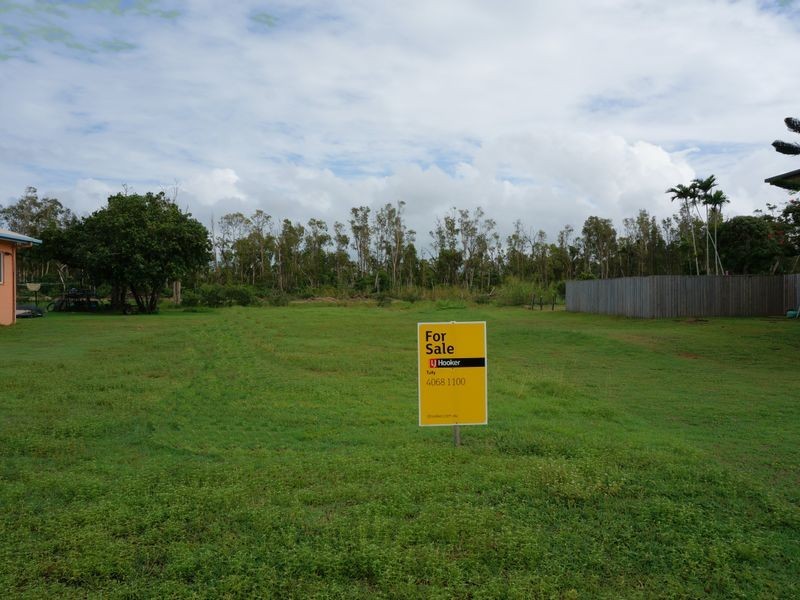 77 Taylor Street, Tully Heads QLD 4854