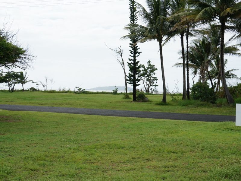 77 Taylor Street, Tully Heads QLD 4854