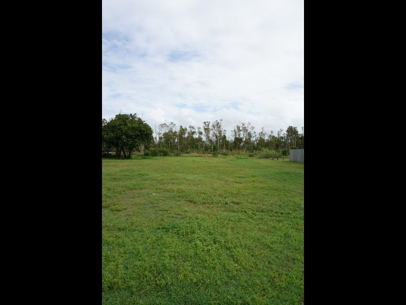 77 Taylor Street, Tully Heads QLD 4854