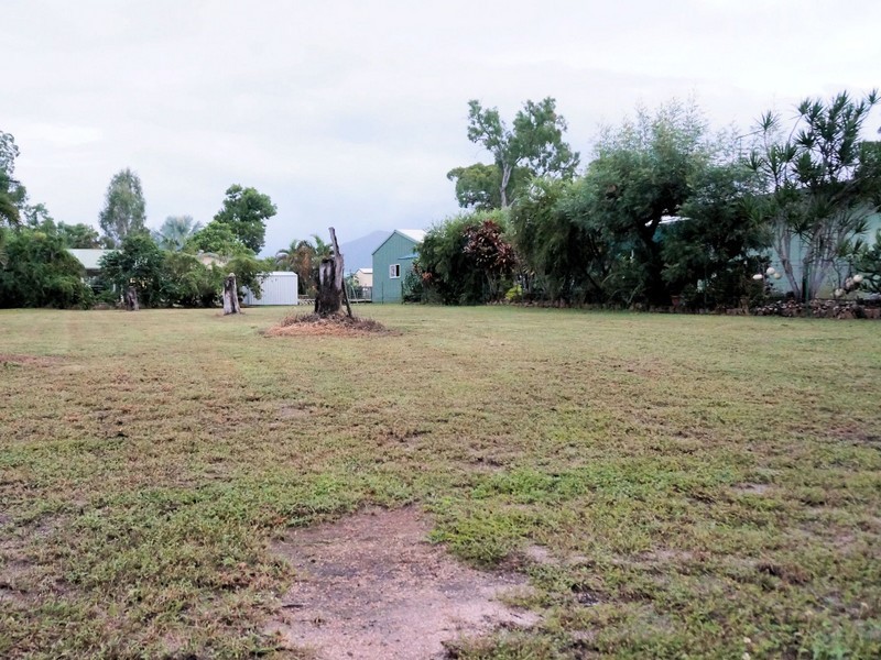 1 Edmondson Close, Cardwell QLD 4849