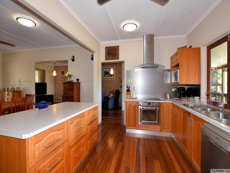 22 Hyatt Street, Tully QLD 4854