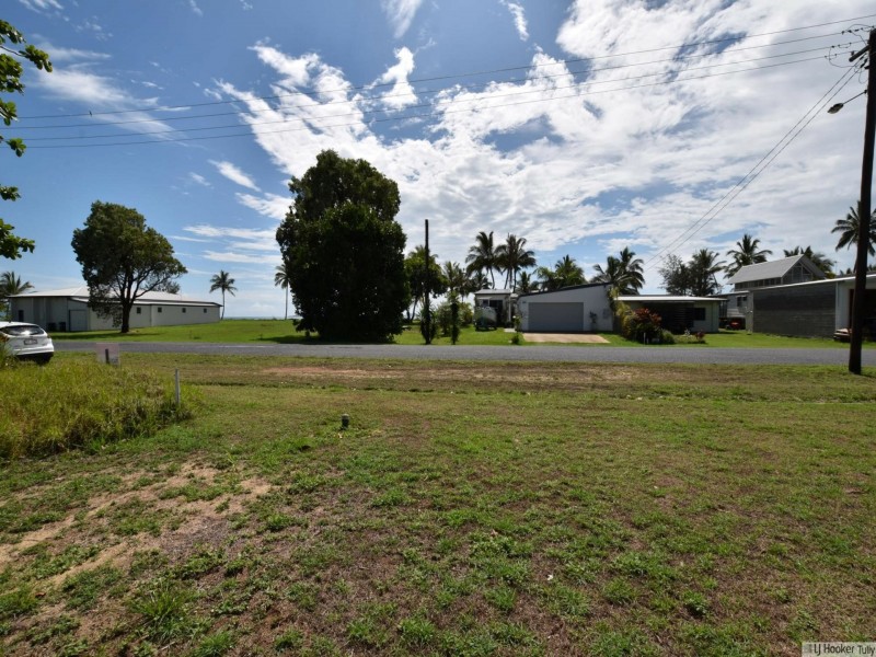 11 Taylor Street, Tully Heads QLD 4854