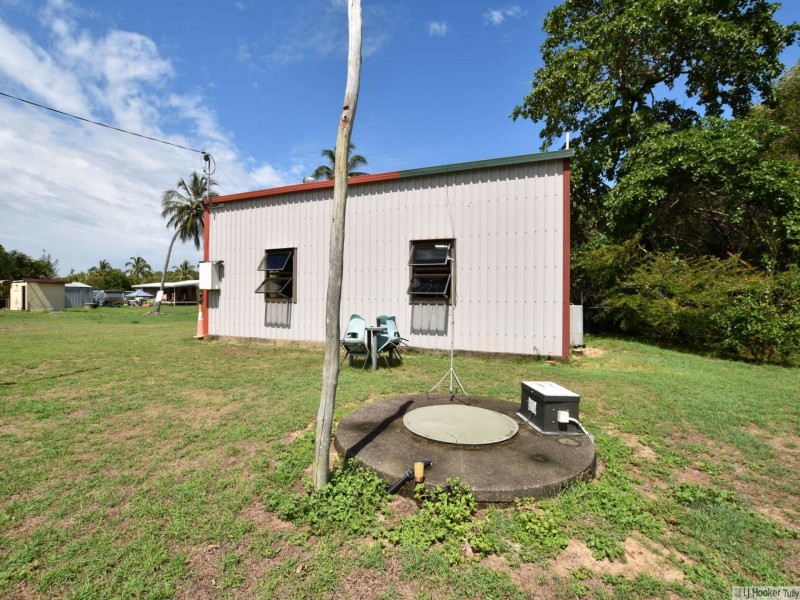 11 Taylor Street, Tully Heads QLD 4854