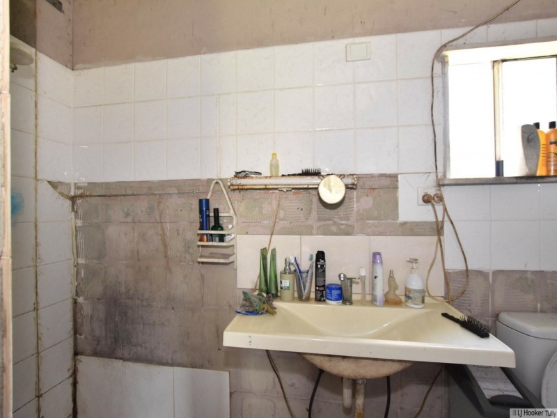 11 Taylor Street, Tully Heads QLD 4854