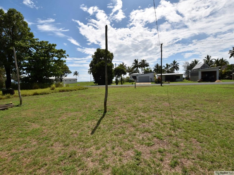 11 Taylor Street, Tully Heads QLD 4854
