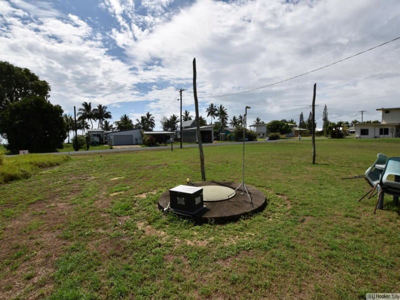 11 Taylor Street, Tully Heads QLD 4854