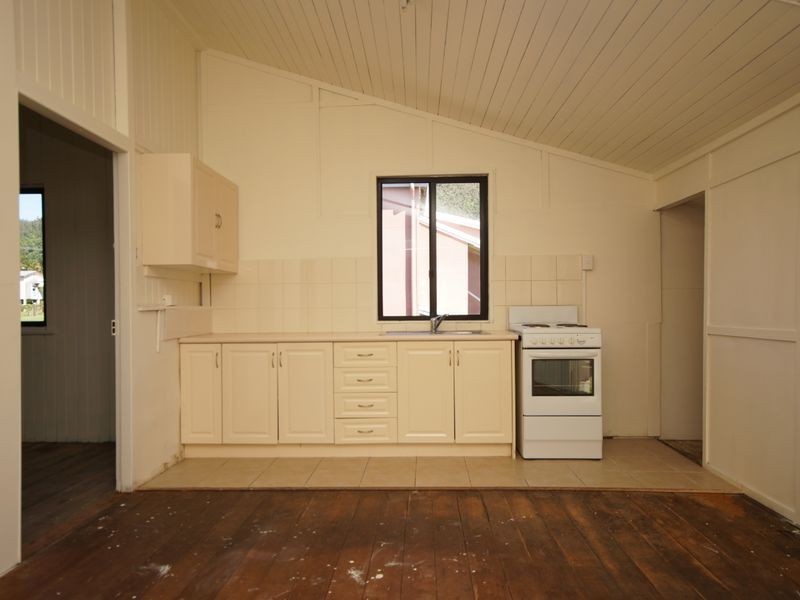 16 Webb Street, Tully QLD 4854
