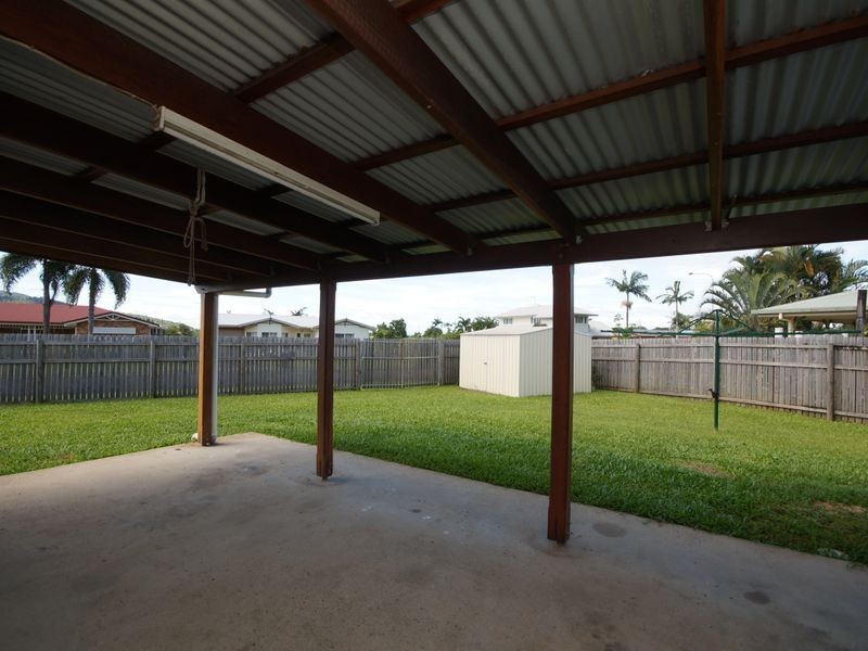 2 Pease Street, Tully QLD 4854