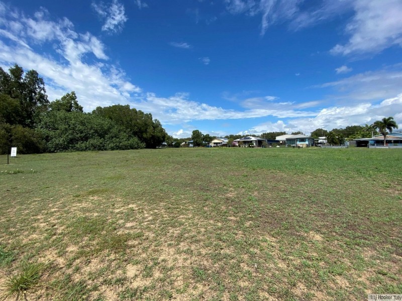 13 Muir Street, Tully Heads QLD 4854