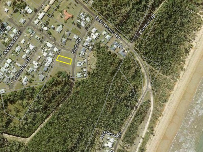 13 Muir Street, Tully Heads QLD 4854