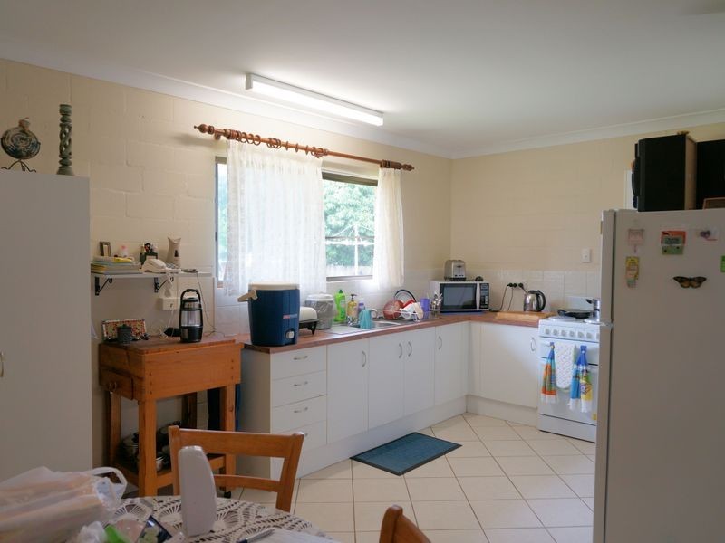 8 Melaleuca Drive, Tully Heads QLD 4854